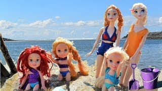 Elsa and Anna Toddlers Super Beach Day  Vacation Sandcastle Swimming Pool  Ariel Tiana Toys Dolls [upl. by Frodina]