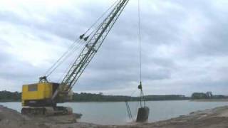 Electric dragline excavator Unex E303 extracting gravel from water [upl. by Ardnosak581]