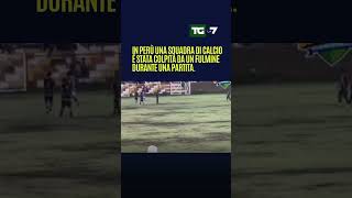 In Perù una squadra di calcio è stata colpita da un fulmine durante una partita [upl. by Phillane]