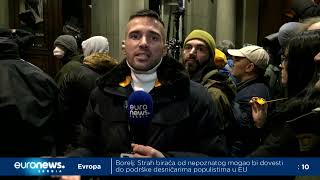 Reporter Euronews Srbija Slaven Dimitrić na protestima ispred Skupštine grada Beograda [upl. by Alletsirhc]