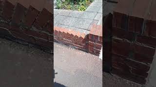 How NOT to lay bricks Bad brickwork [upl. by Sharp747]