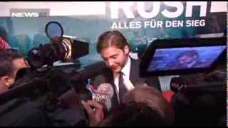 quotRUSHquot Premiere in Wien mit Niki Lauda amp Daniel Brühl [upl. by Storer755]