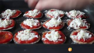 Mini pizza de Berinjela receita fácil prática e saudável  Velivery [upl. by Ashla]