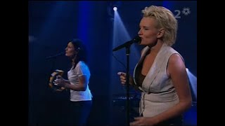 Eva Dahlgren  Väntar Mig Brunt Live GoKväll 2006 [upl. by Barrow359]