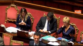 RENZI FRA BOSCHI E PINOTTI IMMAGINI 221014 [upl. by Breh]