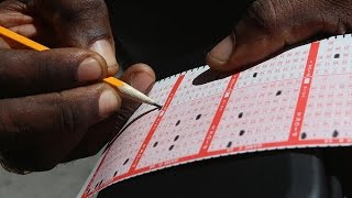 Tres personas suertudas ganaron el Powerball una de esas personas reside en Puerto Rico [upl. by Spancake]