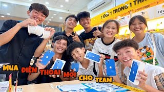 Anh Ba Phải  Anh Phú Dẫn Team Đi Mua Điện Thoại Mới [upl. by Anirak30]