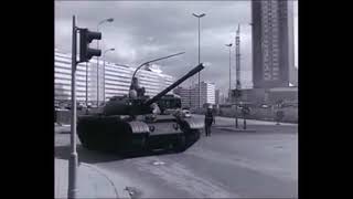 Ehrenparade Stechschritt NVA Militärparade Exerzieren 7Oktober 1969 Gleichschritt Aufsitzer [upl. by Zelten109]