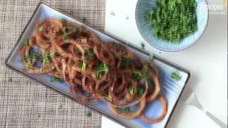 Rezept KnusprigScharf gebratene Zwiebelringe Onion Rings  Allrecipes Deutschland [upl. by Ahsitra]