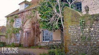 Exploring Charleston House An Expression of Early 20thCentury Art  Houses with History [upl. by Essy]