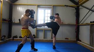 SPARRING KickBoxing  Welterweight vs Light heavyweight [upl. by Eiddet]