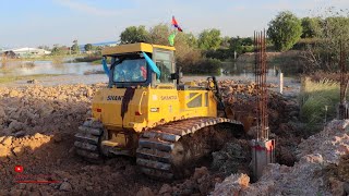 Extreme Machinery Dozer Push Moving Dirt Spreading Equipment Dumper Vehicle [upl. by Auhesoj774]