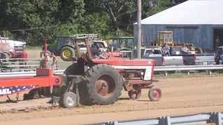 IH 966 Pulling Tractor  9500 lb Open Farm  Boonville MO [upl. by Faythe]