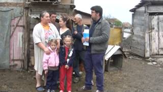 O familie saraca cu 13 copii a primit doua vaci si un cal  Speranta pentru Romania [upl. by Fitzhugh]