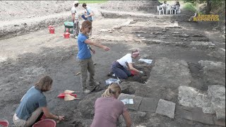 Le trecento monete della villa romana di San Basilio in quotdirettaquot dallo scavo archeologico [upl. by Yelats519]