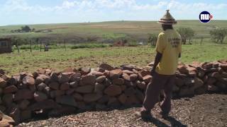 Drie oorzaken van de huidige hongersnood in Afrika [upl. by Essirahs]