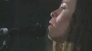 Alanis Morissette liveao vivo Bent 4 U [upl. by Sylvia]