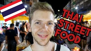 Aussergewöhnliches Street Food auf dem Night Market  thailändisches Essen  Thailand Vlog 4 [upl. by Amrak]