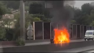 Une Porsche fait un têteàqueue et prend feu la pénétrante GrasseCannes coupée à la circ [upl. by Nivrem]