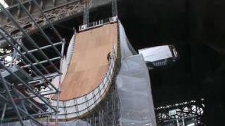 26 mai Taïg Khris avec son pere avant 1re essayer mega ramp EIFFEL TOWER trocadero [upl. by Yatnwahs]