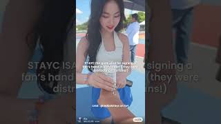 STAYC ISA goes viral for signing in sunscreen kpop 스테이씨 stayc newjeans lesserafim itzy [upl. by Sheley]