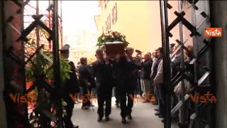 GENOVA IMMAGINI FUNERALI VITTIMA ALLUVIONE 161014 [upl. by Kandy]