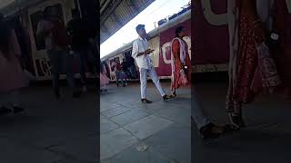 Kar dem blok jadi sak karbu mumbai local tuntun yadav song [upl. by Nipha]