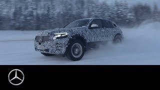 MercedesBenz EQC im Wintertest bei 35°C auf schwedischen Eispisten [upl. by Nawram494]