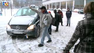 Sneeuw in Brabant het verkeer op kerstavond [upl. by Enelyw515]