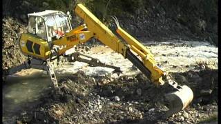 Menzi Muck A91 beim Neubau eines Brückenprovisoriums  constructing a temporary bridge [upl. by Balac]