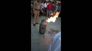 Gas Cylinder Safety Demo by professional Indian police [upl. by Robinia287]