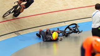 Britains Ollie Wood horrific crash in mens madison finalheadbutted by Dutch rider Paris Olympics [upl. by Marquardt943]