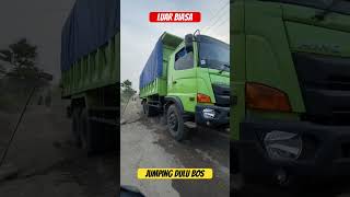 Jumping  Truk batu bara caterpillar trucking hino trukbatubara driver [upl. by Belac739]