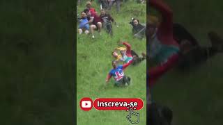 Corrida do Queijo 😂🏃‍♂️🧀 shorts cheeserolling curiosidades [upl. by Viddah]