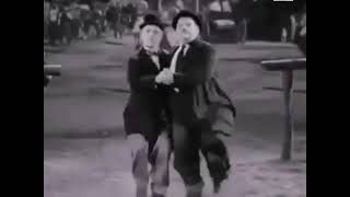 Stan Laurel y Oliver Hardy bailando un copeo [upl. by Cazzie908]