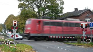 Bahnübergang Leer Ostfriesl  German Railroad crossing  Duitse Spoorwegovergang [upl. by Ettenaj]