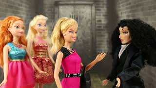 Frozen Anna amp Elsa Arrested by Fashion Police and Rescued by Barbie DisneyToysFan [upl. by Rennoc386]