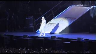 Eminem fait son entrée sur la scène du Stade de France [upl. by Talmud703]