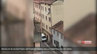 INCIVILTA IN VIA RATTAZZI GETTANO UN MOBILE DALLA FINESTRA  25072023 [upl. by Corliss]