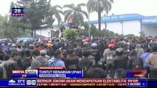 Buruh Kepung Pabrik PT Indofood di Purwakarta [upl. by Idonah]