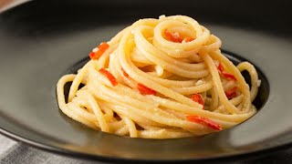 SPAGHETTI AGLIO OLIO E PEPERONCINO  Gustosi e pronti in 10 minuti [upl. by Leamsi]