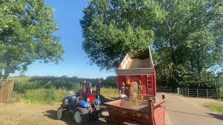 Boomer 25 van vugt MarenKessel aan grind rijden in tuin [upl. by Naxor205]