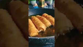 समोसा रोल रेसिपी ।।😋 samosa rool food trending new recipe shortsfeed viralvideo [upl. by Eibrab633]