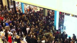 Black Friday Crowd Rushing into Urban Outfitters [upl. by Knorring]