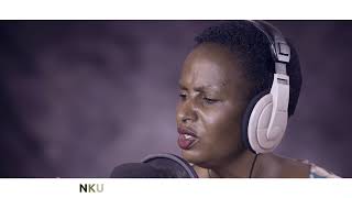 NDUHURA UMUTIMA by JENNIFER UWAMAHORO Video Lyrics [upl. by Zaragoza373]