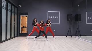 sweet but psycho mirrored choreo [upl. by Ferneau]