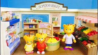 DANIEL TIGER Neighbourhood TOYS Visit Organic Grocery Food Store Supermarket CALICO CRITTERS [upl. by Livvie]