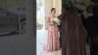 Casamento de manhã na igreja daminhas com buques comestível e Noiva com vestido Rosê casamento [upl. by Karolyn]