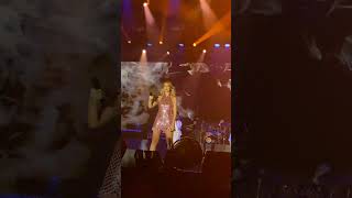 Hadise  Aşk Kaç Beden Giyer LIVE from İzmir Arena  05112023 [upl. by Arayk]