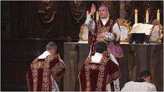 Messe traditionnelle à NotreDame de Paris  vendredi 7 juillet 2017 [upl. by Ydda112]